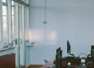 Windows 11 Screen Edge Swipe Fail: Why Is It Happening?